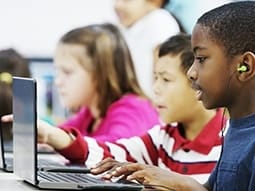 Anderson County children using computers